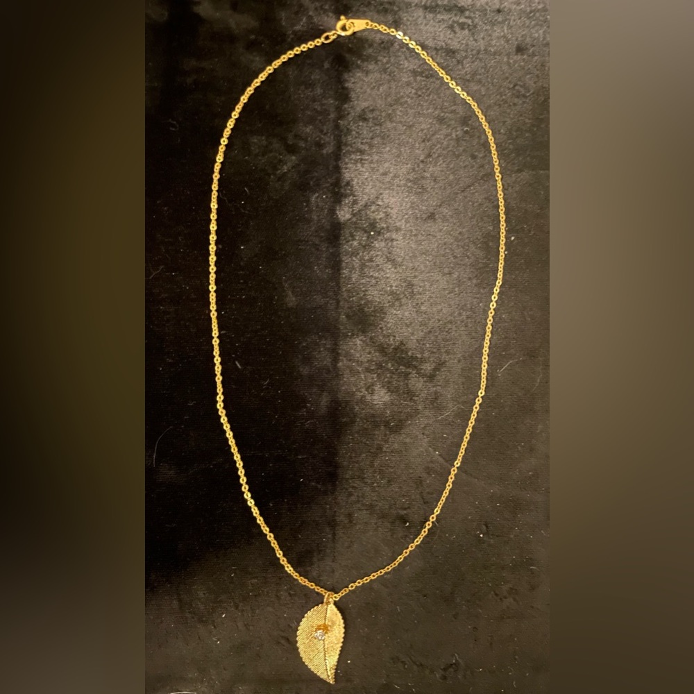💎 4 for $20💎 Vintage Gold-tone Leaf Pendant With Chain